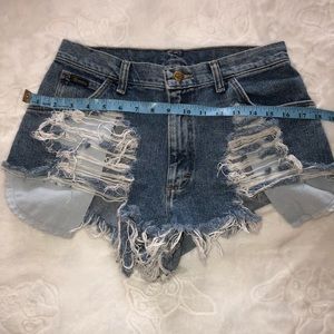 High waisted LEVIS Vintage frayed Shorts 28 EUC